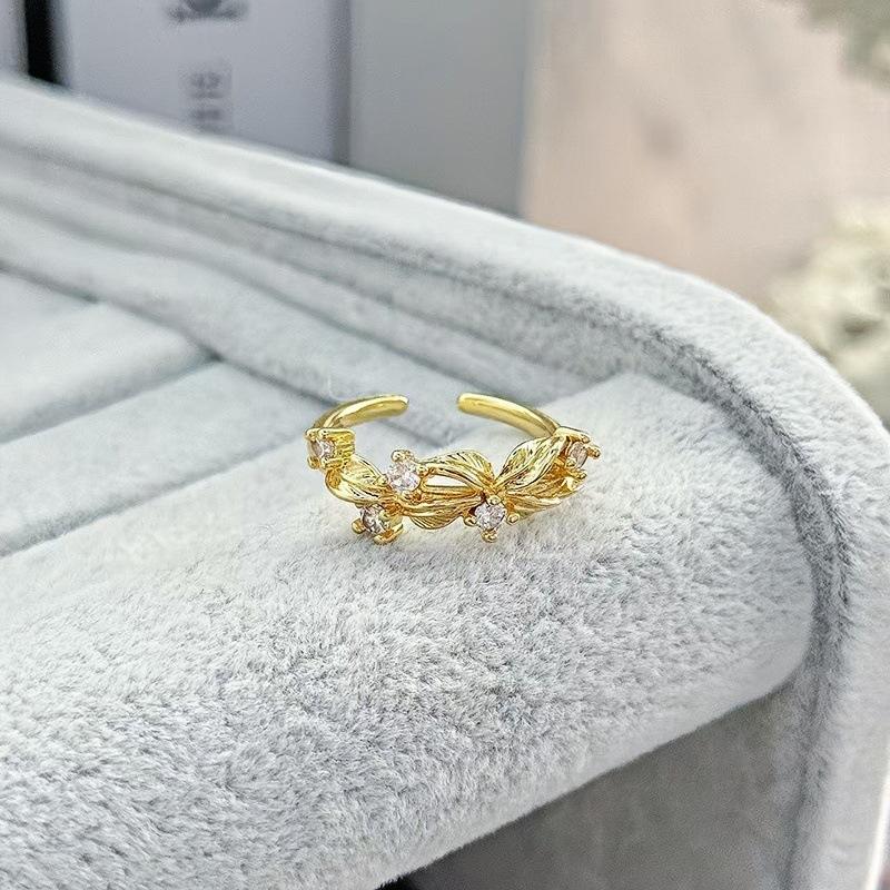Fashion Light Luxury Sugar Cube Vine Winding Square Diamond Flower Ring Women'S Niche Design Inlaid Zircon High-End Jewelry