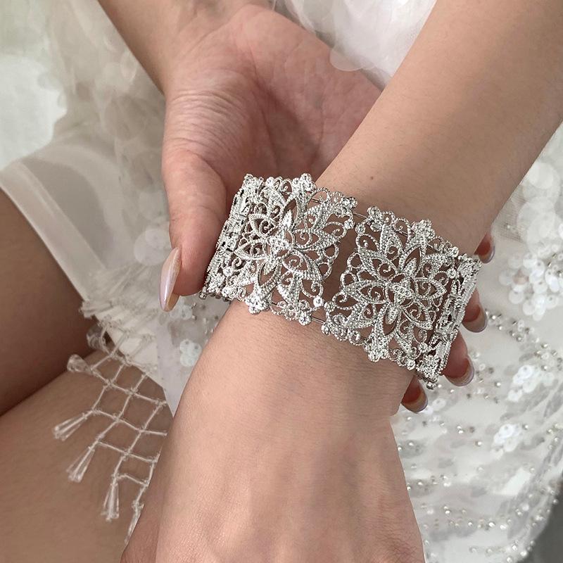 

European and American Hollow Pattern Wide Bangle: Elegant, Cold Style, Light Luxury Jewelry