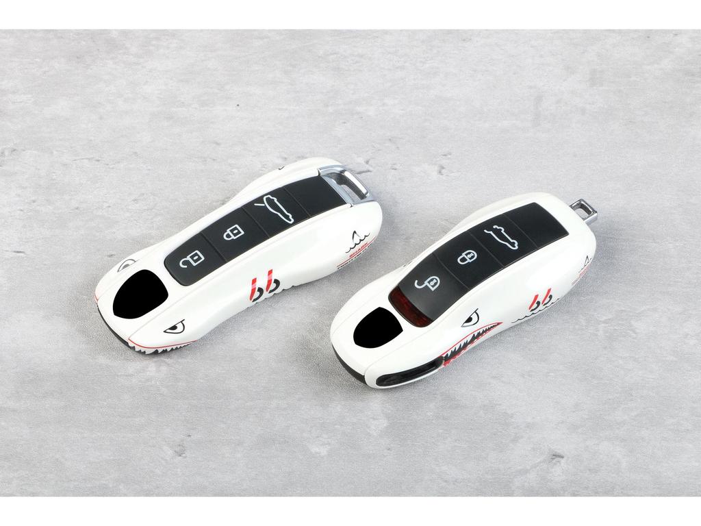 Porsche Schlüsselhülle für Cayenne, Macan, Taycan, 911, Panamera, 718 - Design Weißer Hai