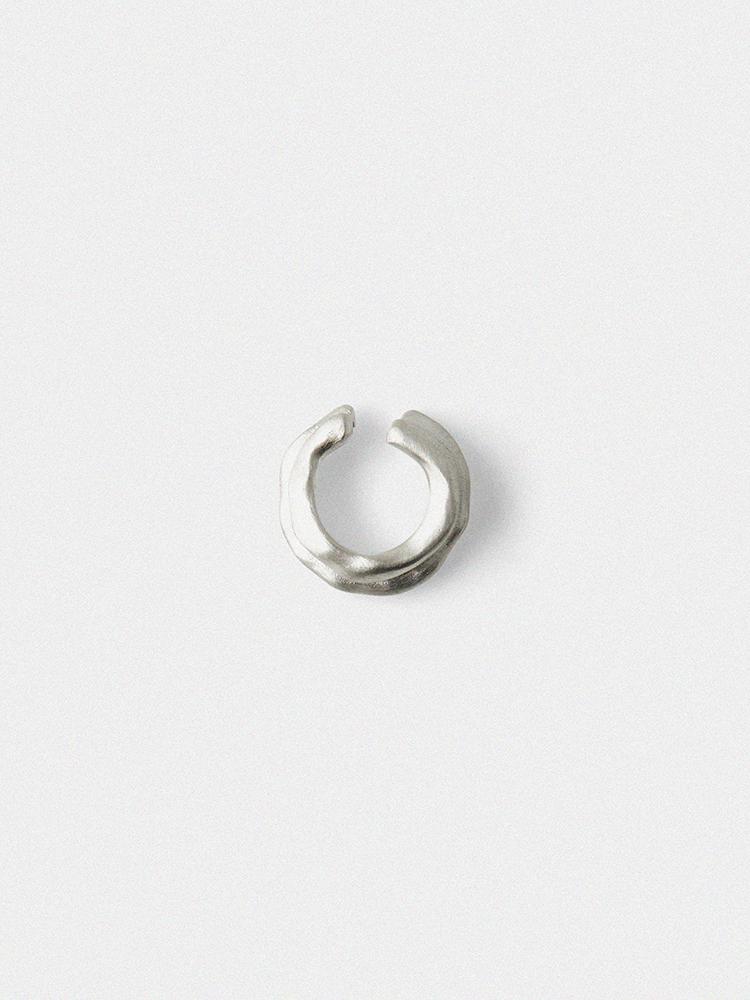 Douhab Heyuz Double Layered Ear Cuff_Matt Silver