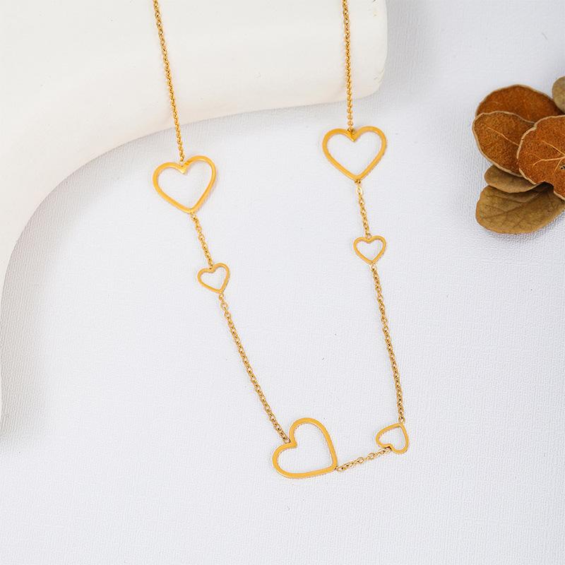 Gold Hollow Heart Titanium Steel Necklace for Women Elegant Commuter Luxury Sweet Fashion Jewelry Accessories