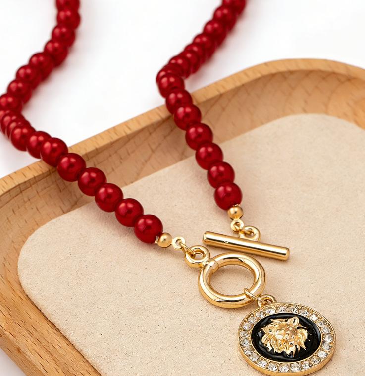 Трендовое новое красное ожерелье имитация жемчуга с подвеской в виде головы льва с бриллиантовой глазурью, ретро элегантное и модное красный