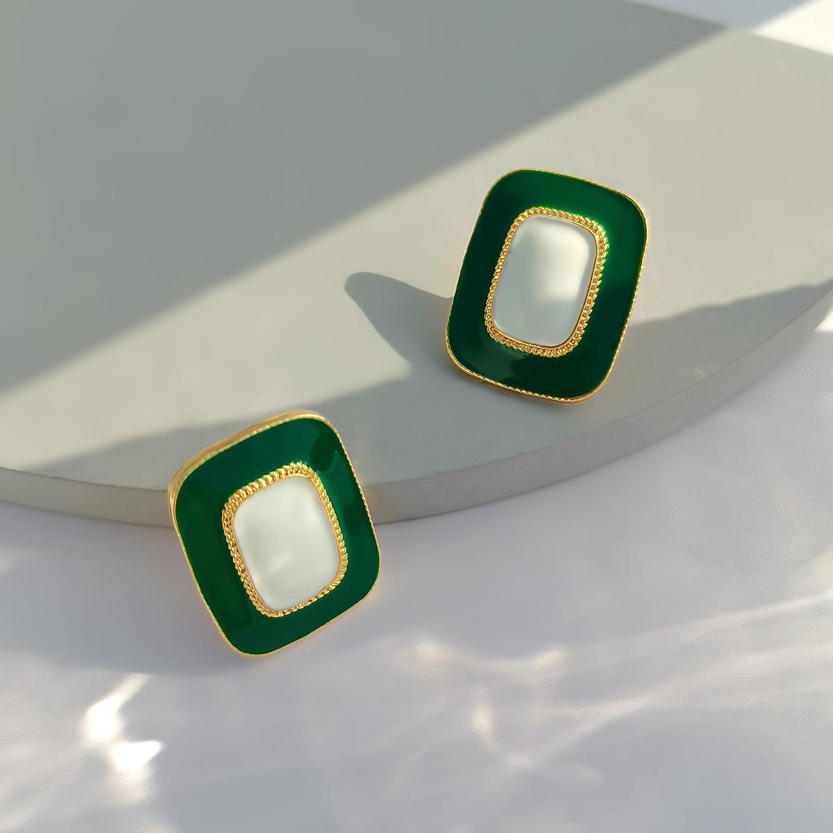 Аксессуары, Ретро-серьги-гвоздики в стиле Сяосянфэн в форме сердца с жемчугом для женщин, Простые геометрические круглые серьги с эмалью