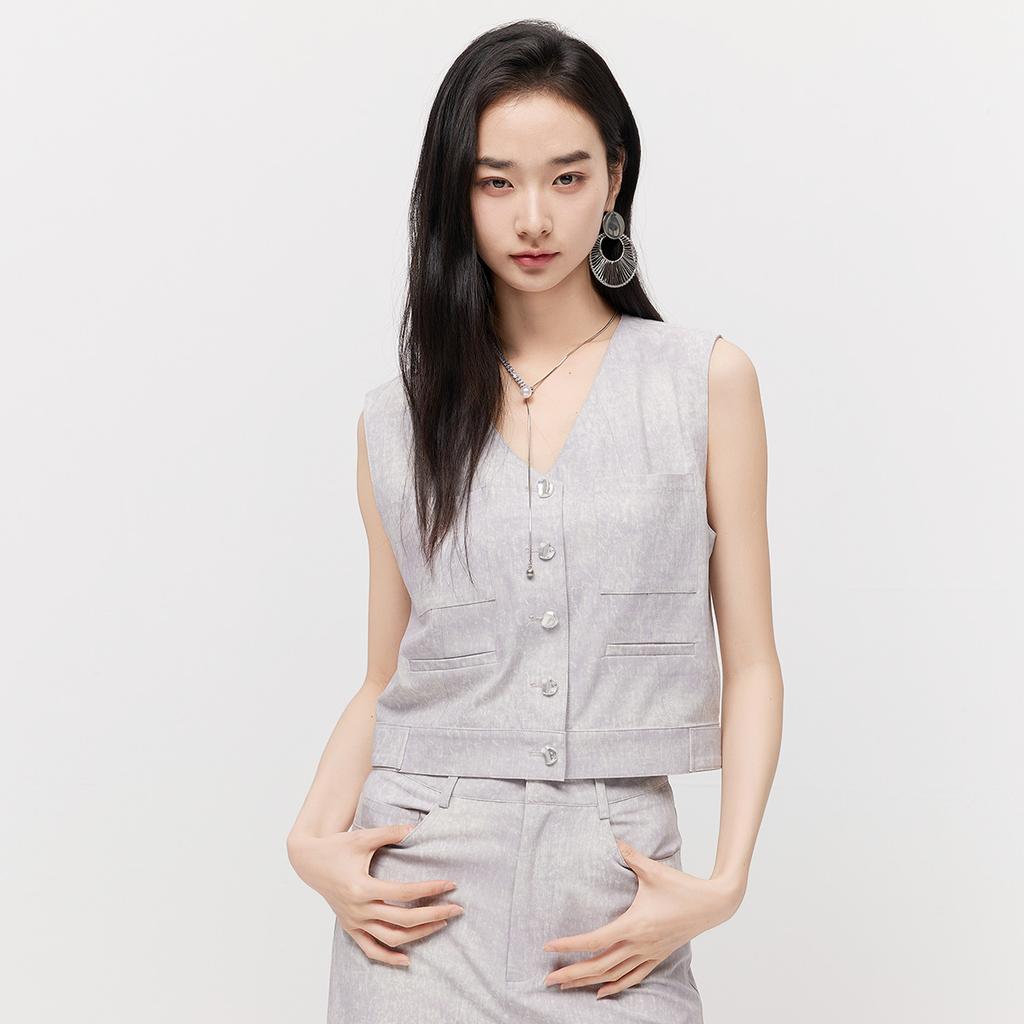 V-neck short commuting suit vest for women in 2026 summer, with a high-end feel. Thin and versatile jacket for wearing outside