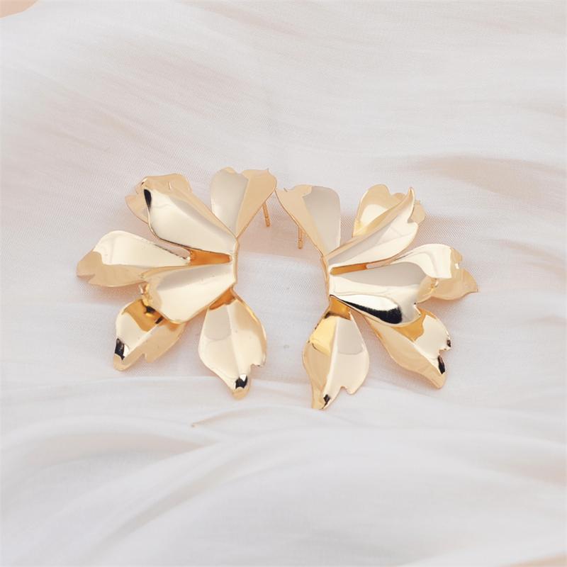 New Exaggerated Folded Metal Dangle Earrings Wave Shape Women's Drop Earrings Gold Color Alloy Material Female Hanging Earrings