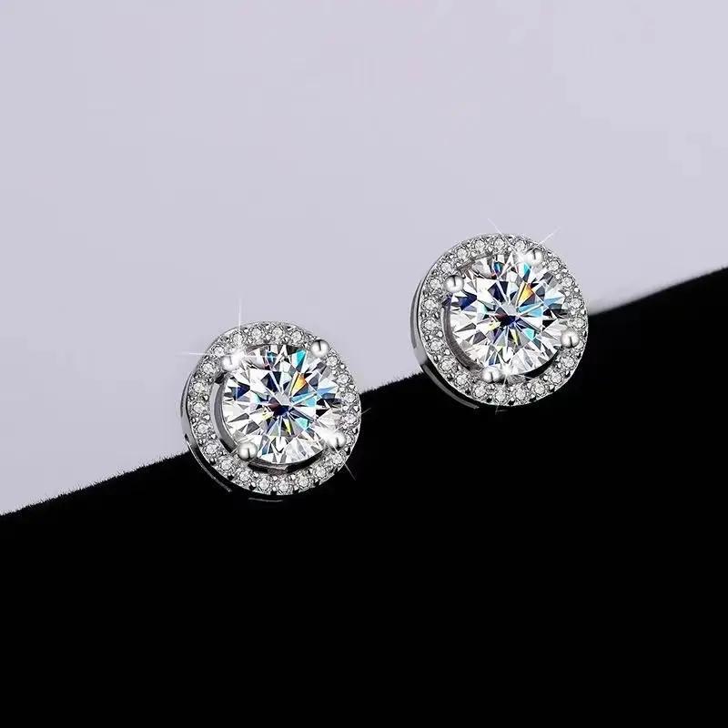 Silver Plated 925 Moissanite Stud Earrings 1 Carat Four-Prong Round Bezel Zircon Ear Jewelry Minimalist Versatile for Women Part