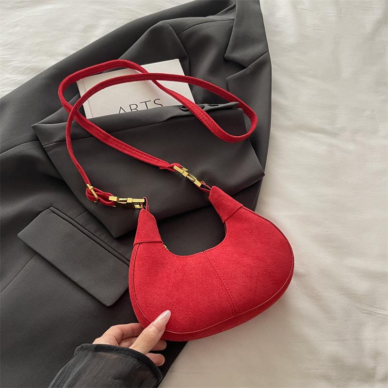 Retro matte handbag, foreign style, high-end dumpling hand carry small bag 2025 niche popular messenger mouth red envelope