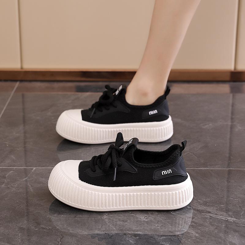 

Женская обувь повседневная спортивная обувь мягкая подошва 2024 лето новая дышащая сетка кроссовки модная обувь универсальная обувь для скейтборда 11 35 чёрный