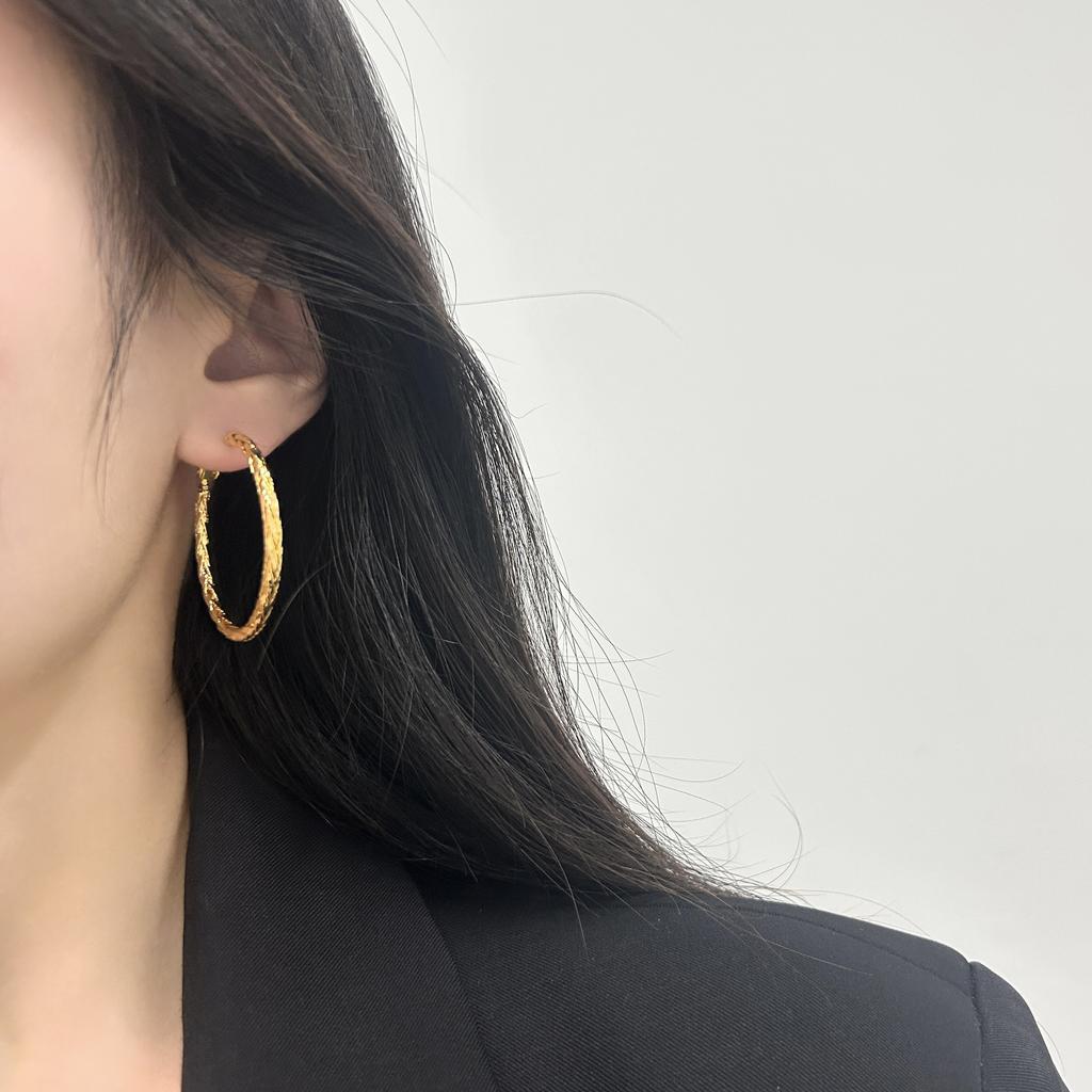 Classic Minimalist Woven Earrings Ear Buckles Light Luxury Fashion Retro Niche Personality Premium Daily Commuter Earrings
