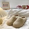 Zapatos blancos peludos zapatos de mujer cabeza de bolsa de fondo plano zapatillas de media caña uso otoño e invierno cálidos zapatillas de algodón peludo arrastre modelos de mujer