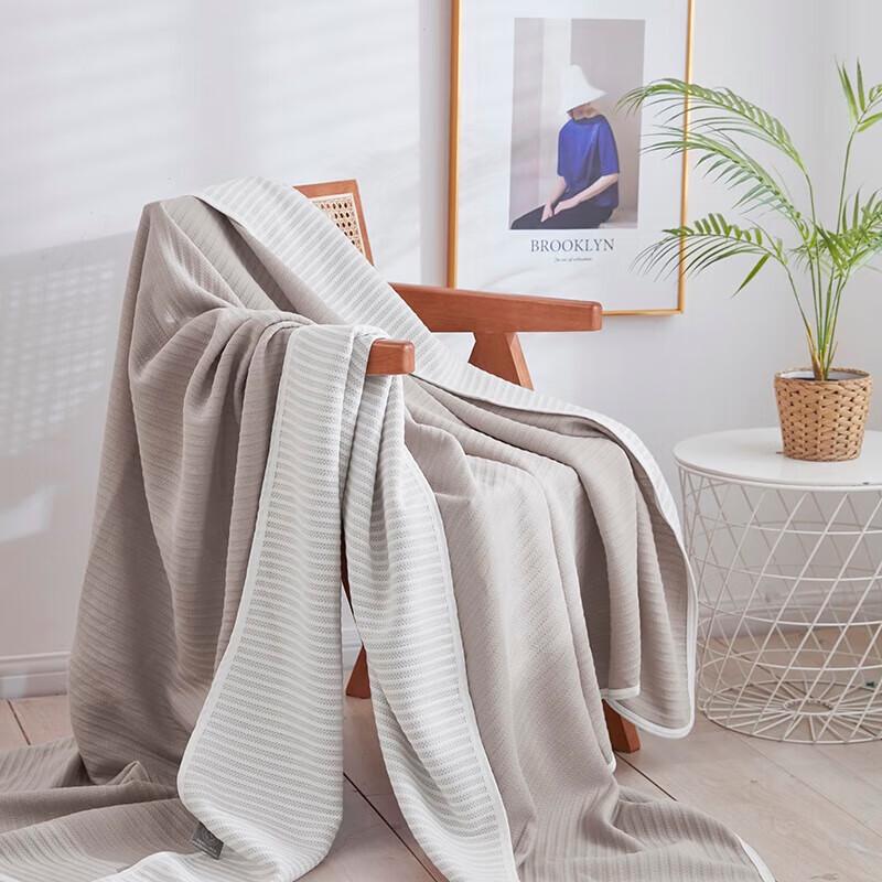 Fangwang Tangna All-Season Silk Blend Quilt