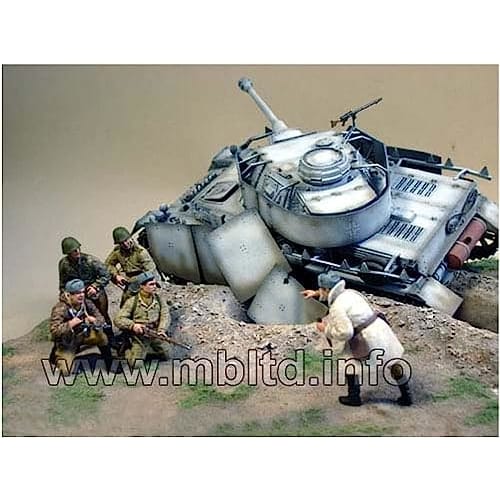 Master Box 1/35 Scale Soviet Infantry Commemorative Photo Shoot, Winter 1944, 5-Piece Set, Plastic Model Kit MB35029