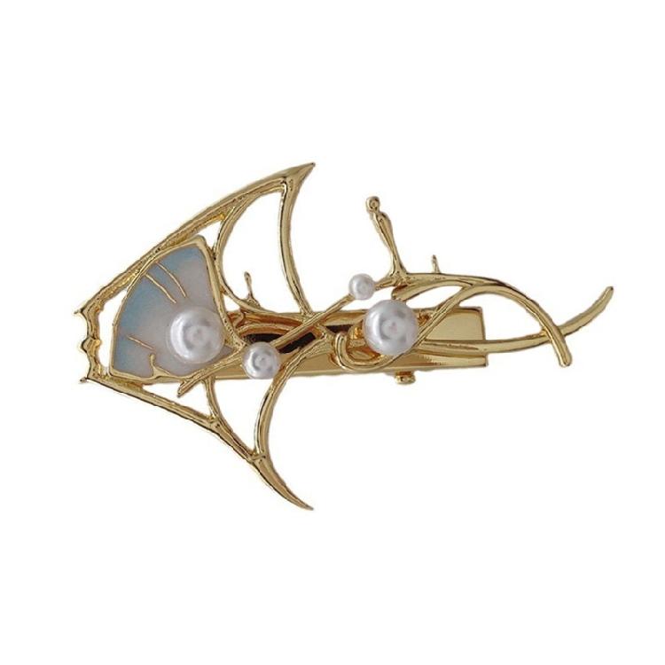 

Trendy Pearls Hair Clip With Manta Ray Stylish Manta Ray Pearls Hair Clip Unique Hair Pin for Kids, Teens, and Ladies 1