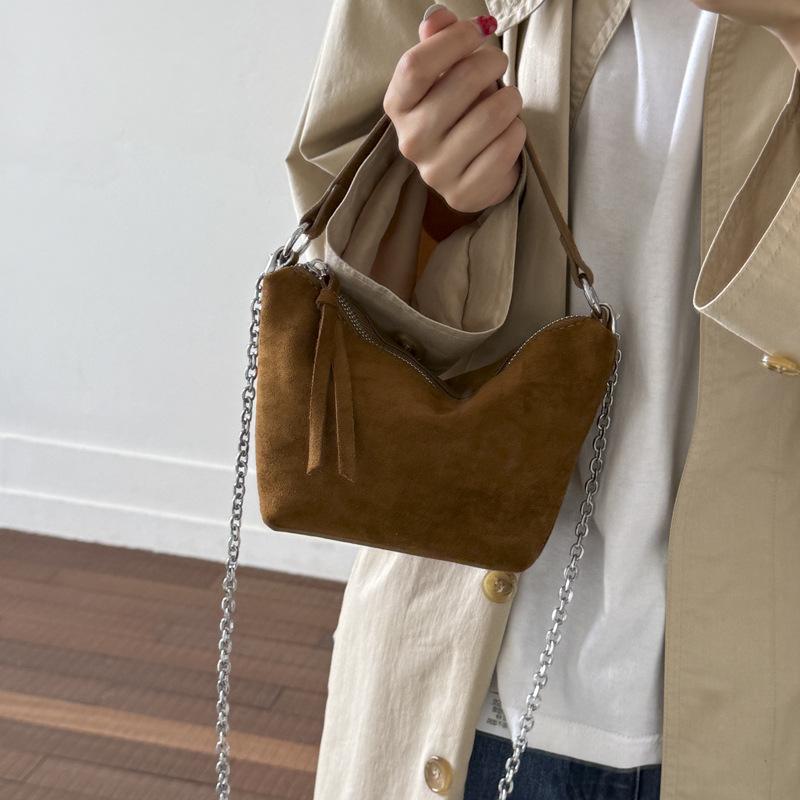 Super Fire Chain Shoulder Messenger Bag Women's Bag 2025 New Niche Design Bag Summer Versatile Portable Dumpling Bag