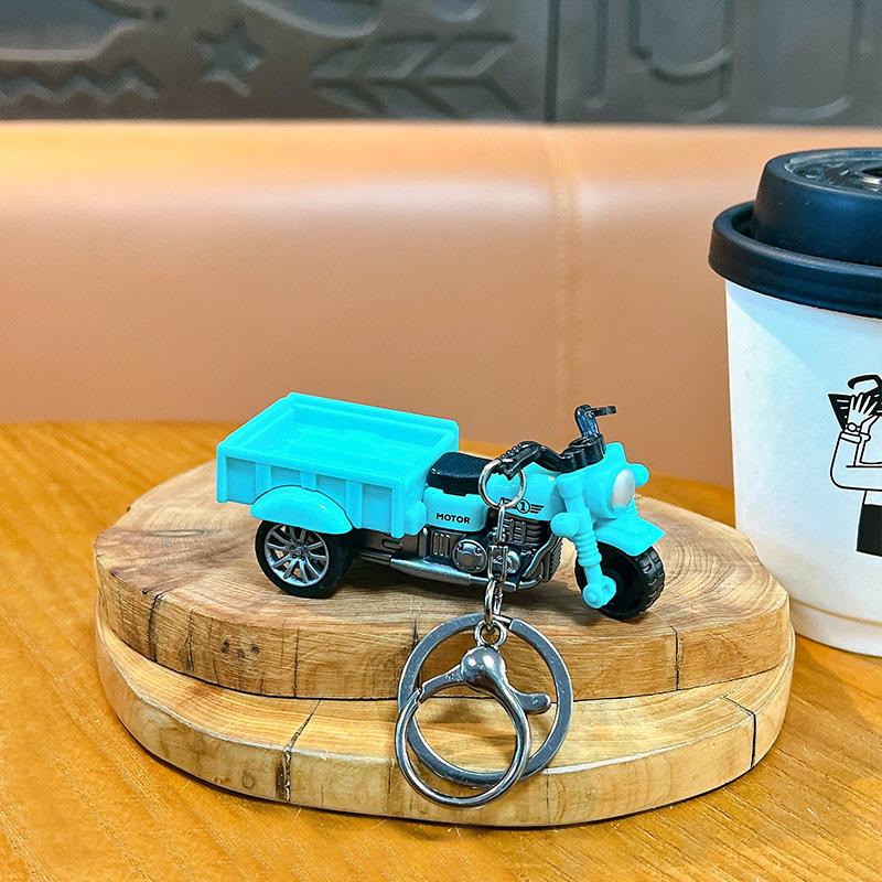 Simulation Pull Back Classic Tricycle Keychain Pendant Fun Decompression Kids Toy Bag Pendant Inertia Driving Tricycle Boy Gift