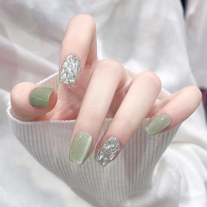 

Ice Transparent Milky Green Grape Cat-Eye Manicure with High-End Flashing Diamond Nail Patches Glue Style