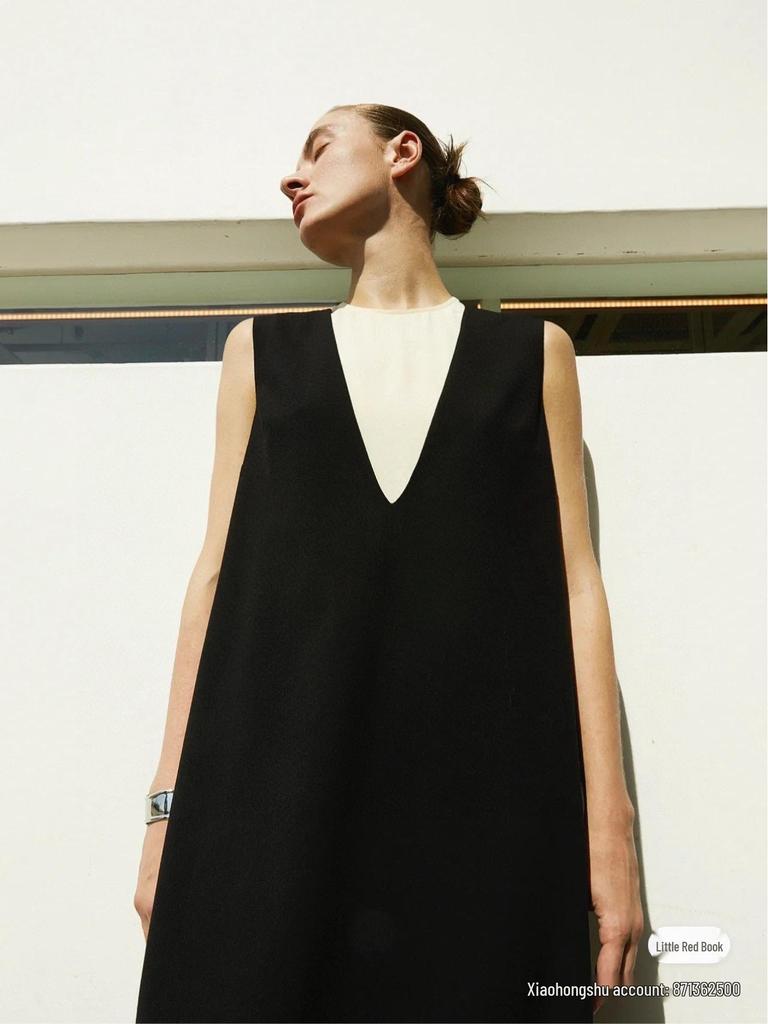 Nordic-Inspired Minimalist Acetate V-Neck Sleeveless Dress