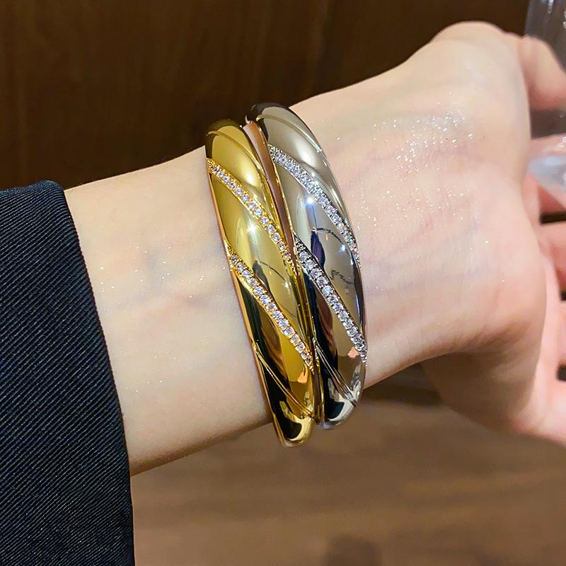 18K Gold Plated Zircon Twill Bangle: Exquisite, Versatile Luxury Bracelet for Women