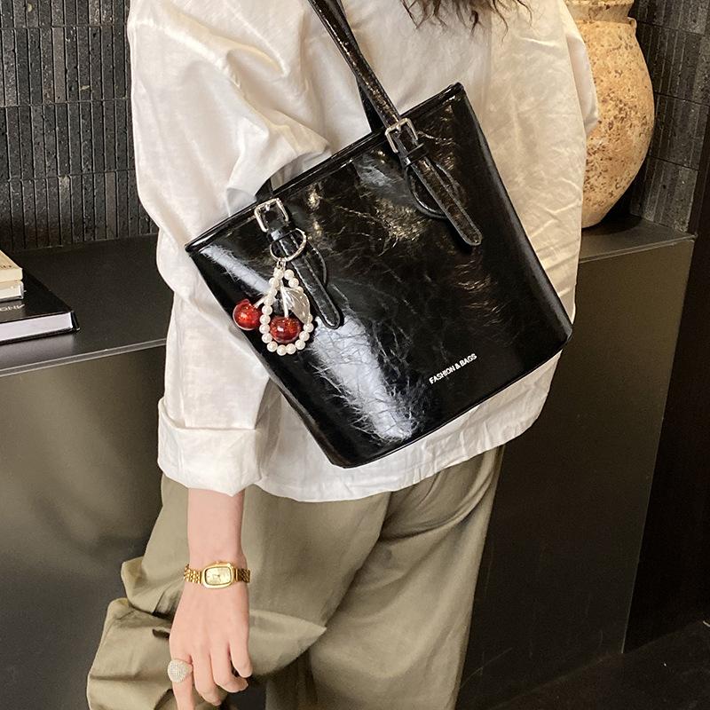 

New Women Top Handle Bag Comfortable and Versatile Texture Shoulder Bag Fashi Simple Bucket Bag Large Capacity Commuter Purse чёрный