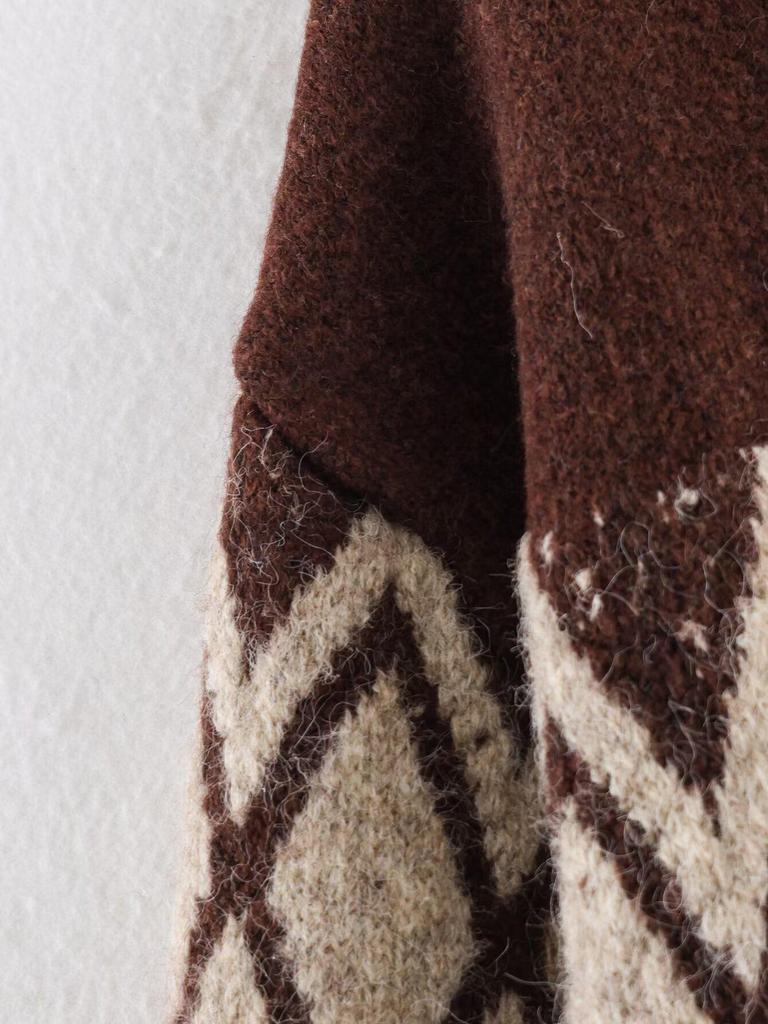 Retro Coffee V-Neck Jacquard Knit Cardigan - Elegant Long Sleeve Button Sweater (2026 European & American Style)