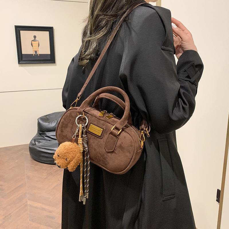 

Портативная сумка-боулинг Boston женская 2025 новая осень и зима легкая роскошь ниша хай-энд сумка-подушка через плечо 24*9*13