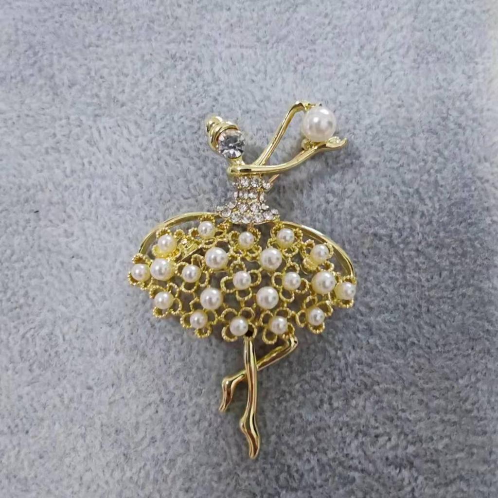 High-End Korean Alloy Scarf Buckle with Diamond, Pearl, and Brooch Pin Accessories