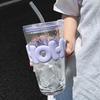 Tragbarer transparenter Glasbecher mit Deckel und Strohhalm