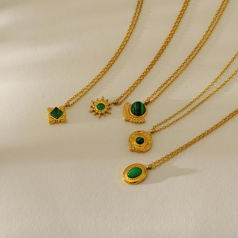 French Retro Turquoise Emerald Pendant Collarbone Chain Necklace Versatile O-chain Stainless Steel Gold-plated Necklace