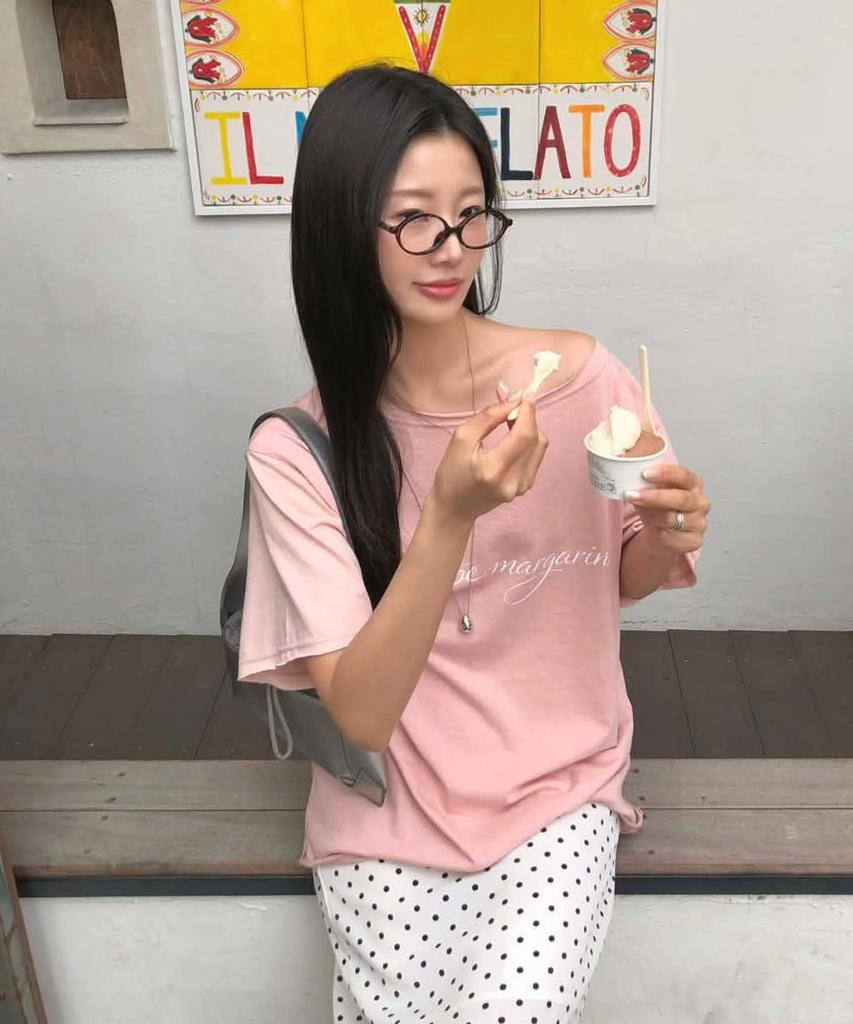 Seuteulaipeumagalin Lettering Pigment Off-Shoulder Vintage T-Shirt Pink
