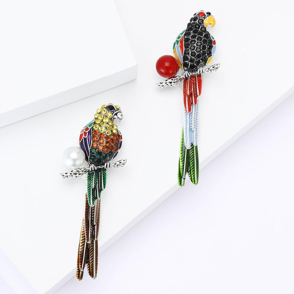 Personalized And Creative Alloy Rhinestone Parrot Brooch Exquisite And Versatile Women'S Suit Cardigan Corsage Jewelry Pin