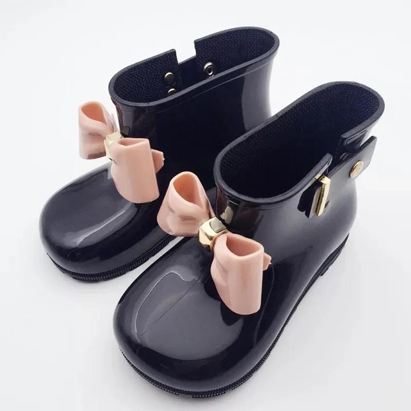 Scarpe da Pioggia per Bambini Scarpe da Acqua Antiscivolo Stivali da Pioggia con Fiocco Decorativo per Bambine Stivali da Pioggia in Gomma Cartoni Animati Quattro Stagioni