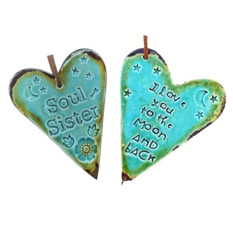 

2 шт. плоских 2D кулонов «сестры по духу» и «я люблю тебя», декоративные украшения в форме сердца ручной работы. идеальный день рождения