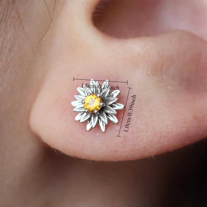1 Pair of 18K Silver-plated, Inlaid with Synthetic Zircon, Fashionable, Niche, Exquisite Flower Stud Earrings