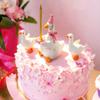 Portacandele a forma di Anatra Topper per Torta Statuetta di Anatra in Resina Carina con Fiocco e Cappellino da Festa