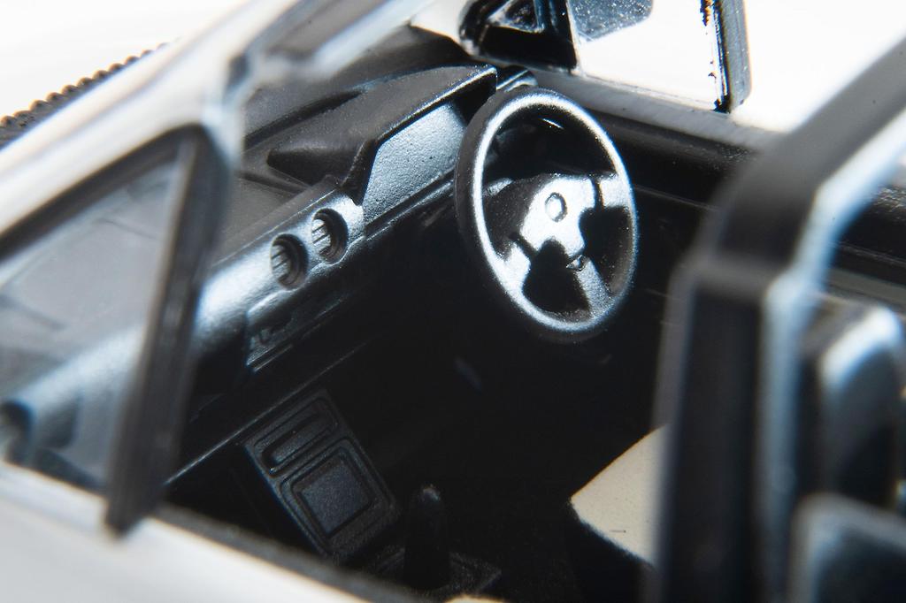 Tomica Limited Vintage Neo Honda City Cabriolet bílý, rok výroby 84, hotový produkt 1:64 LV-N262b