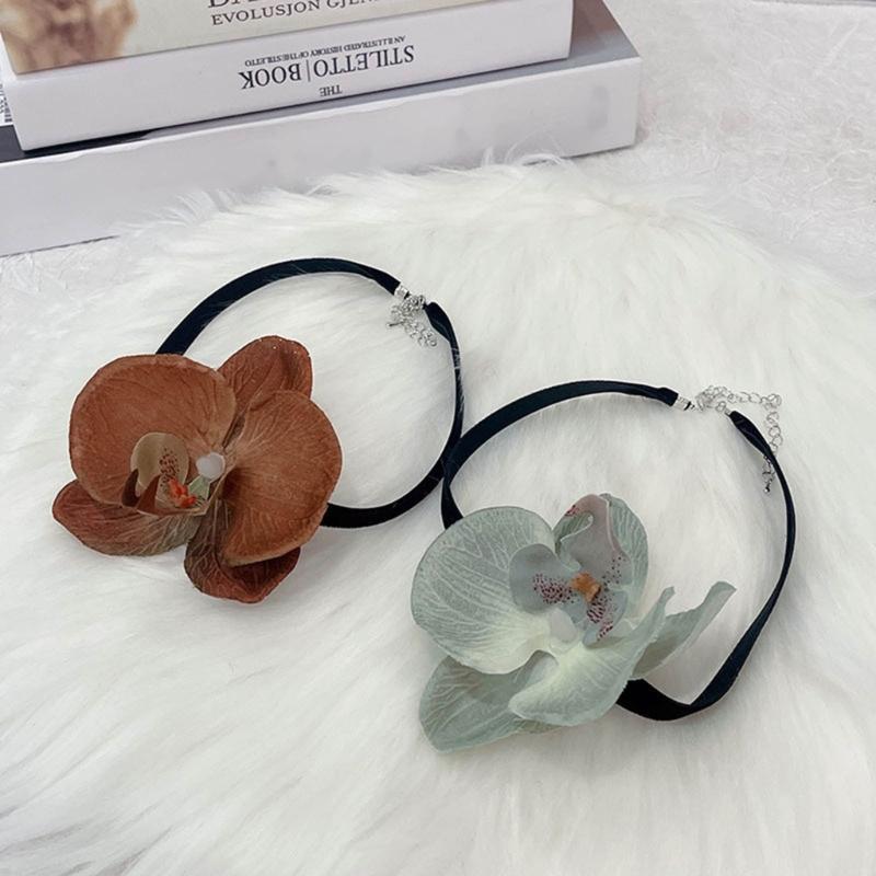 Phalaenopsis Blossom Necklace Simulation Flower Neckchain Women Girls Collarbone Chain Eye Catching Choker Accessory