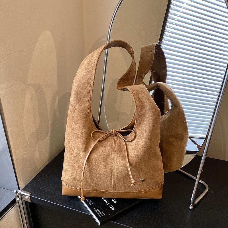 Retro large-capacity bag women's autumn and winter new shoulder bag simple texture commuter tote bag