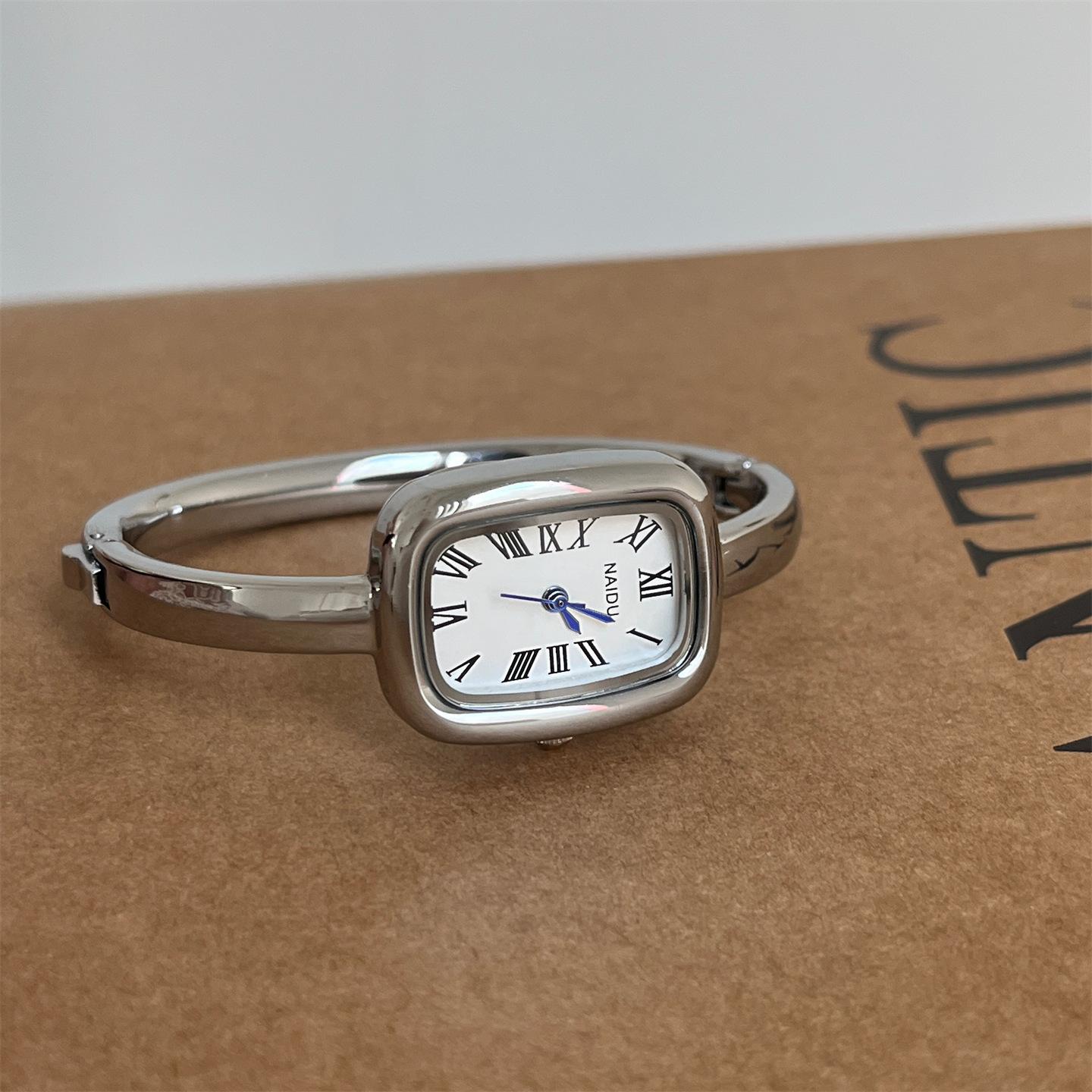 

Square Oval Light Luxury Retro Small Gold Watch Women S Personality Design Sense Medieval Temperament