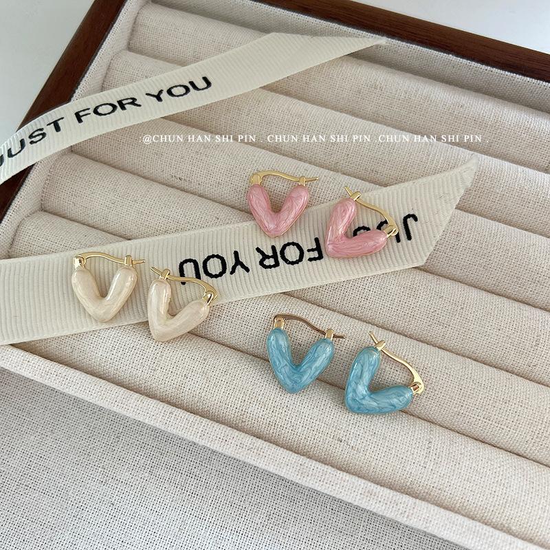 Love drop glaze ear clips without ear holes, high-end niche design, light luxury mosquito coil disc earrings, spring and summer popular ear buckles
