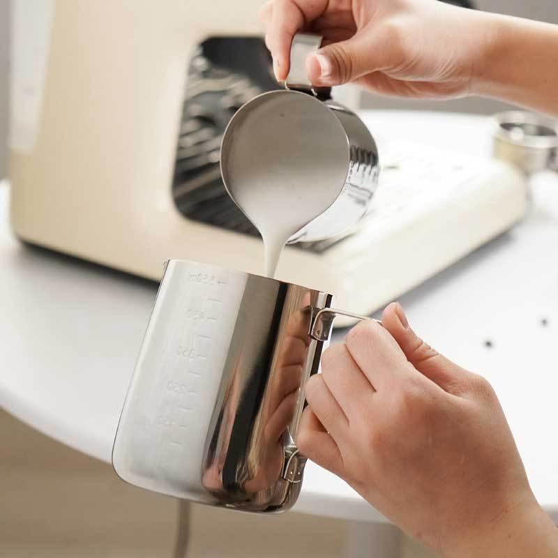 Professional 304Stainless Steel Milk Frother Cup Portable Espresso Steaming Pitcher for Creating Beautiful Coffee Art