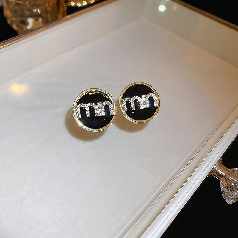 Zircon Gold Letter D Ear Cuffs: High-End Women's Stud Earrings with Versatile Niche Design.