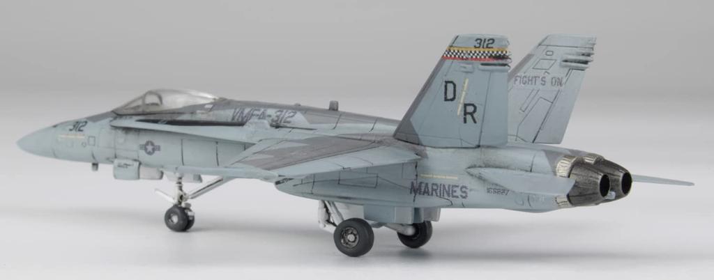 Platz US Marine Corps Hornet Checkerboard 2022 Ferris Camouflage Plastic Model Kit 1/144 F/A-18C VMFA-312 FC-20