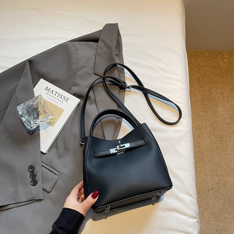 Simple Handbag Small Bag Women's Autumn New High-value Bucket Bag Commuter Casual Shoulder Messenger Bag