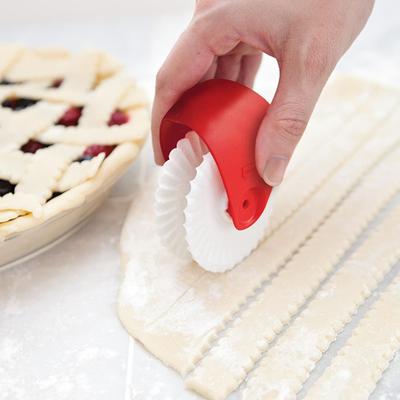 6Pcs Pastry Wheel Decorator And Cutter Pastry Decorator Wavy Wavy Edge Pastry Cutter Non-Stick Heat Resistant Kitchen Pie Crust Decorating Tools