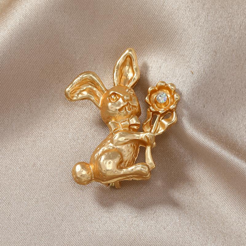 Mute Gold Zodiac Rabbit Brooch Retro Animal Pin Cute Schoolgirl Bag Buckle Accessories
