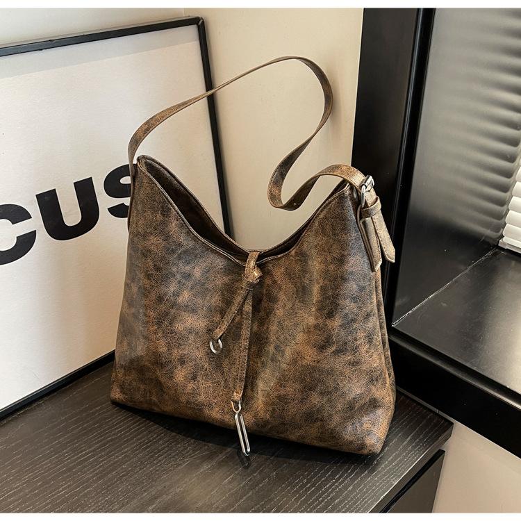 Retro high-end sense fashion large-capacity bag women's new versatile wasteland wind tote bag shoulder bag