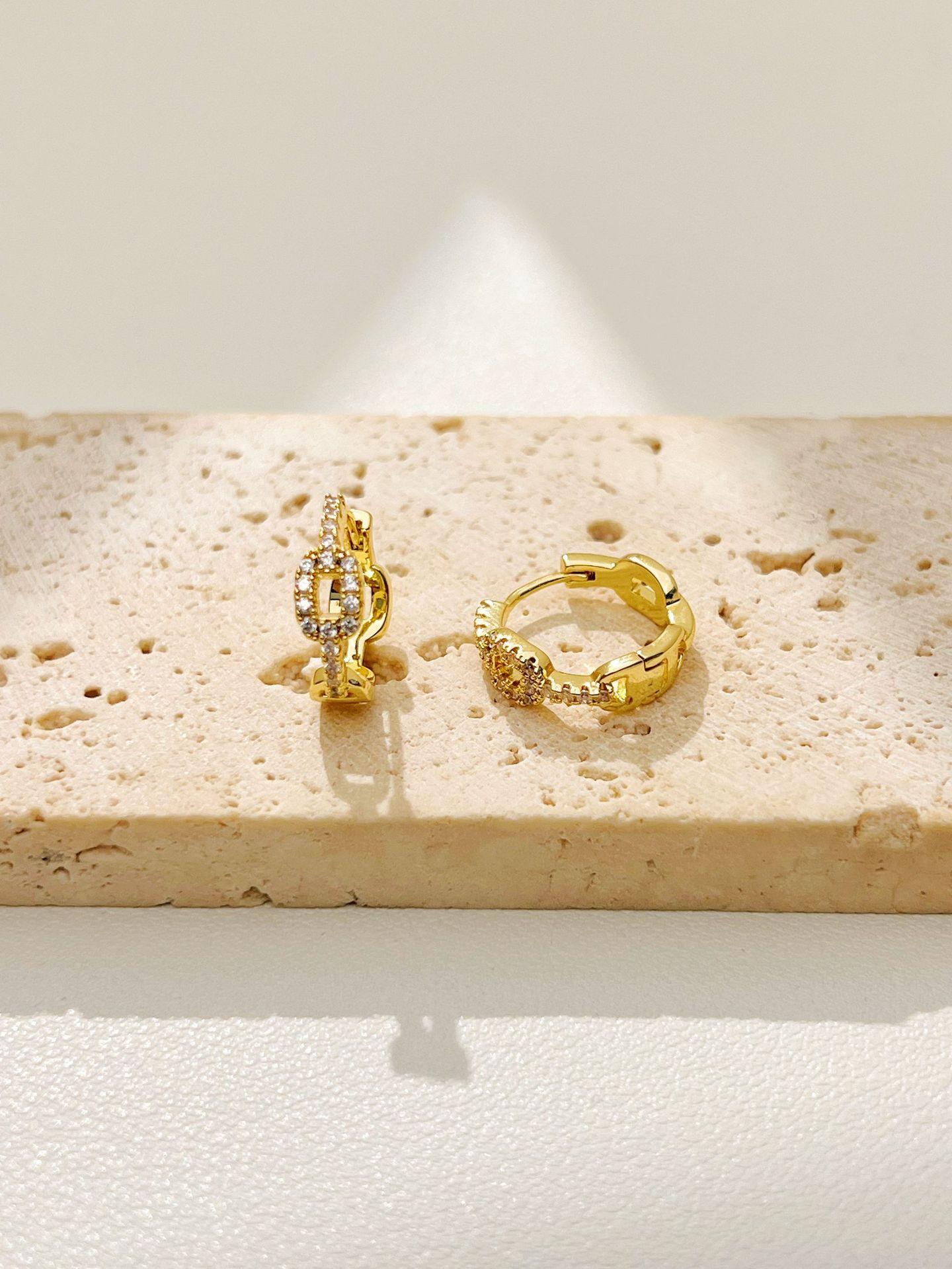 Round Ear Buckles, Zircon Brass, Fashionable, Light Luxury and Niche Jewelry золотой