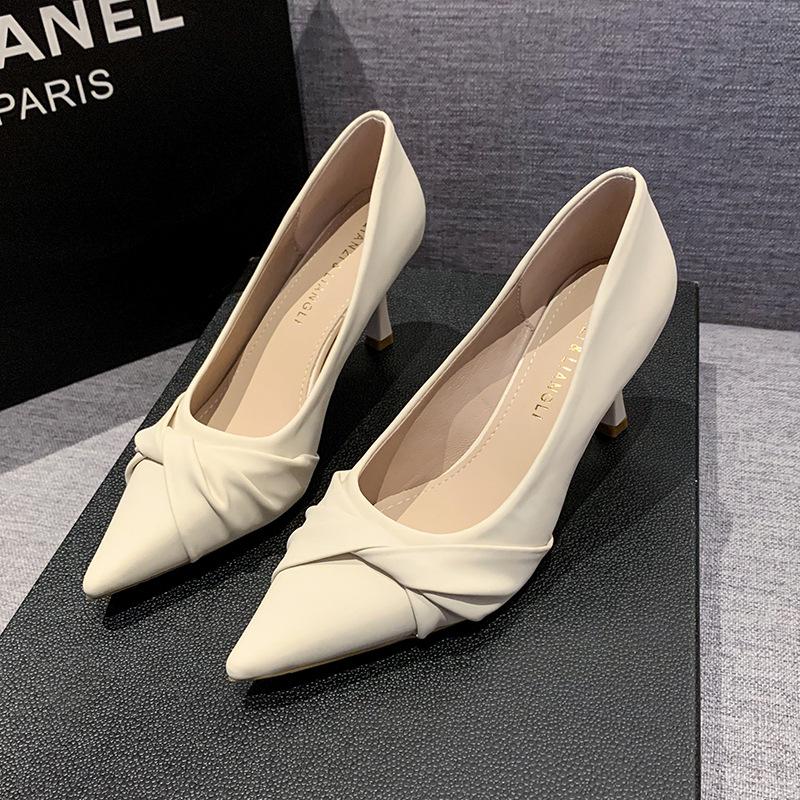

Pointed single shoes women s spring 2025 new fashionable small temperament light mouth thin heel versatile gentle high heels 39