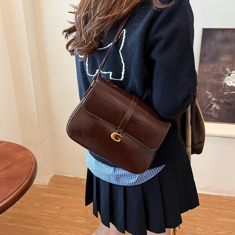 This year, the popular retro niche soft leather square bag 2025 new fashion versatile casual shoulder messenger bag
