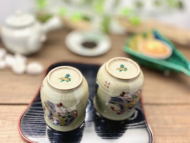 Kutani [couple Teacup] Treasure-filled “Ura-e”